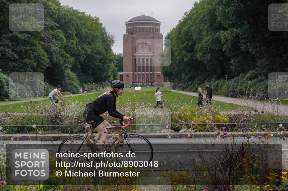 14.09.2025 - Stadtparktriathlon Michael Burmester http://msf.ph/oto/8903048 14.09.2025 10:07:26 Radfahren 524, 537, 541, 545, 548 meine-sportfotos.de