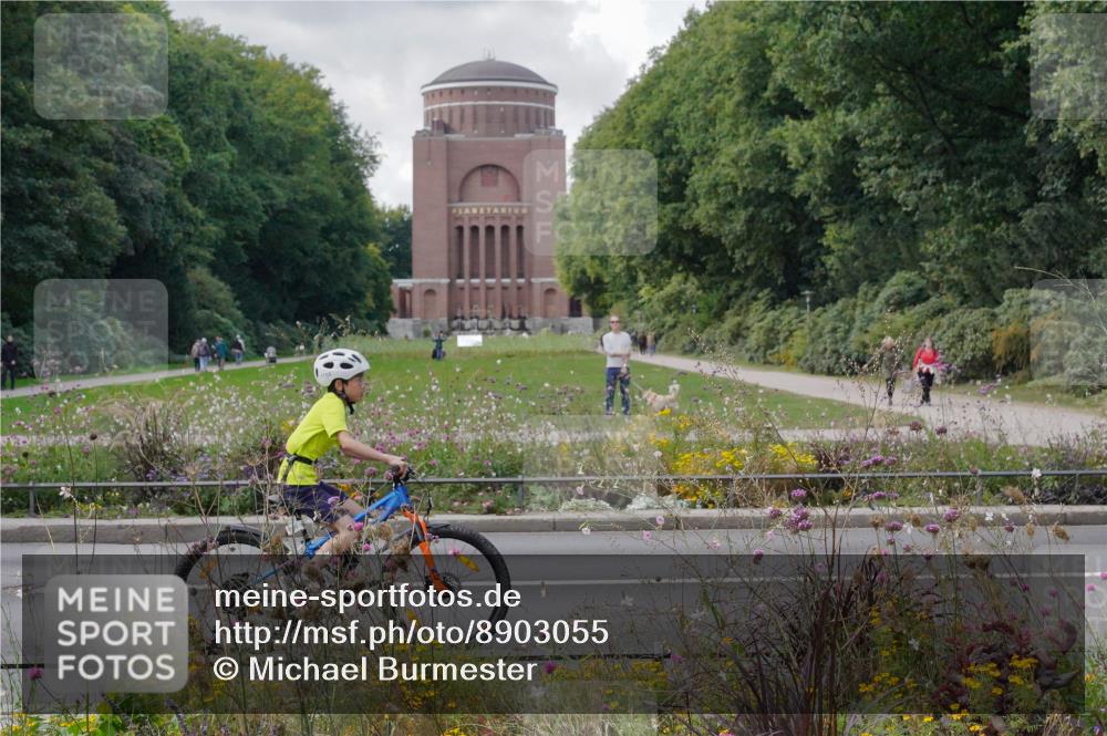 14.09.2025 - Stadtparktriathlon Michael Burmester http://msf.ph/oto/8903055 14.09.2025 14:25:46 Radfahren 1710, 1736, 1745, 1753, 1755, 1777, 1783 meine-sportfotos.de