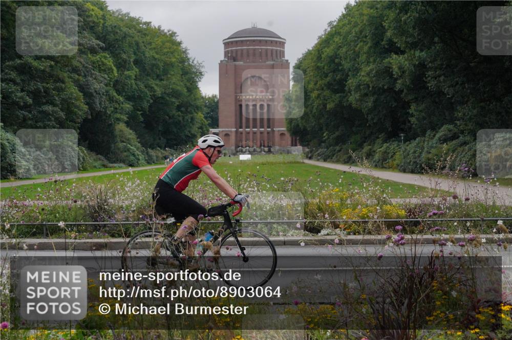 14.09.2025 - Stadtparktriathlon Michael Burmester http://msf.ph/oto/8903064 14.09.2025 10:08:05 Radfahren 556, 575, 580, 591 meine-sportfotos.de