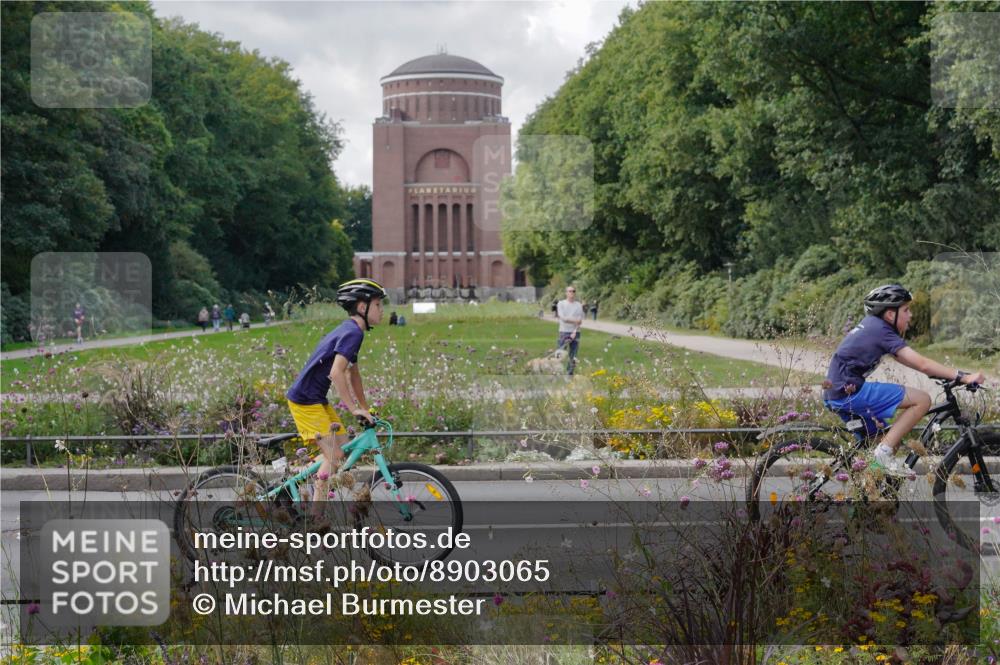14.09.2025 - Stadtparktriathlon Michael Burmester http://msf.ph/oto/8903065 14.09.2025 14:25:59 Radfahren 1701, 1720, 1740, 1743, 1770, 1778, 1786, 1791 meine-sportfotos.de