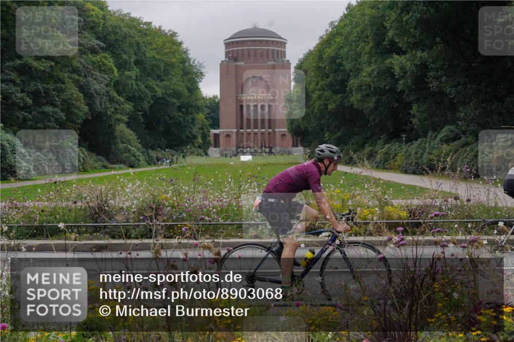14.09.2025 - Stadtparktriathlon Michael Burmester http://msf.ph/oto/8903068 14.09.2025 10:08:13 Radfahren 575, 591 meine-sportfotos.de