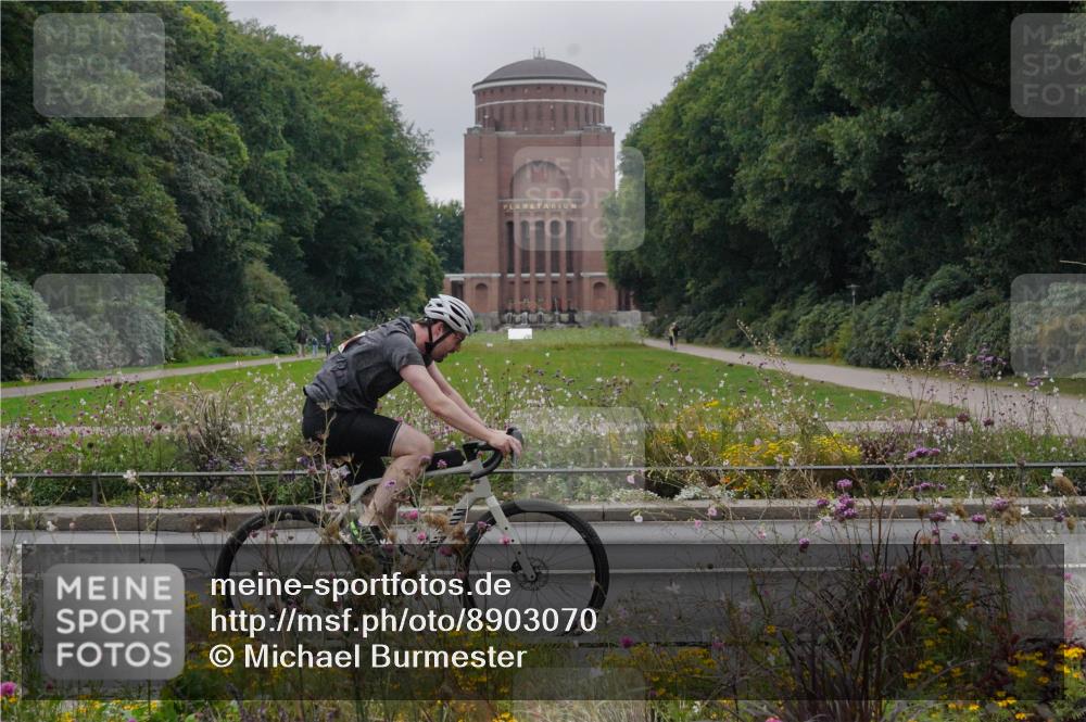 14.09.2025 - Stadtparktriathlon Michael Burmester http://msf.ph/oto/8903070 14.09.2025 10:08:26 Radfahren 618 meine-sportfotos.de