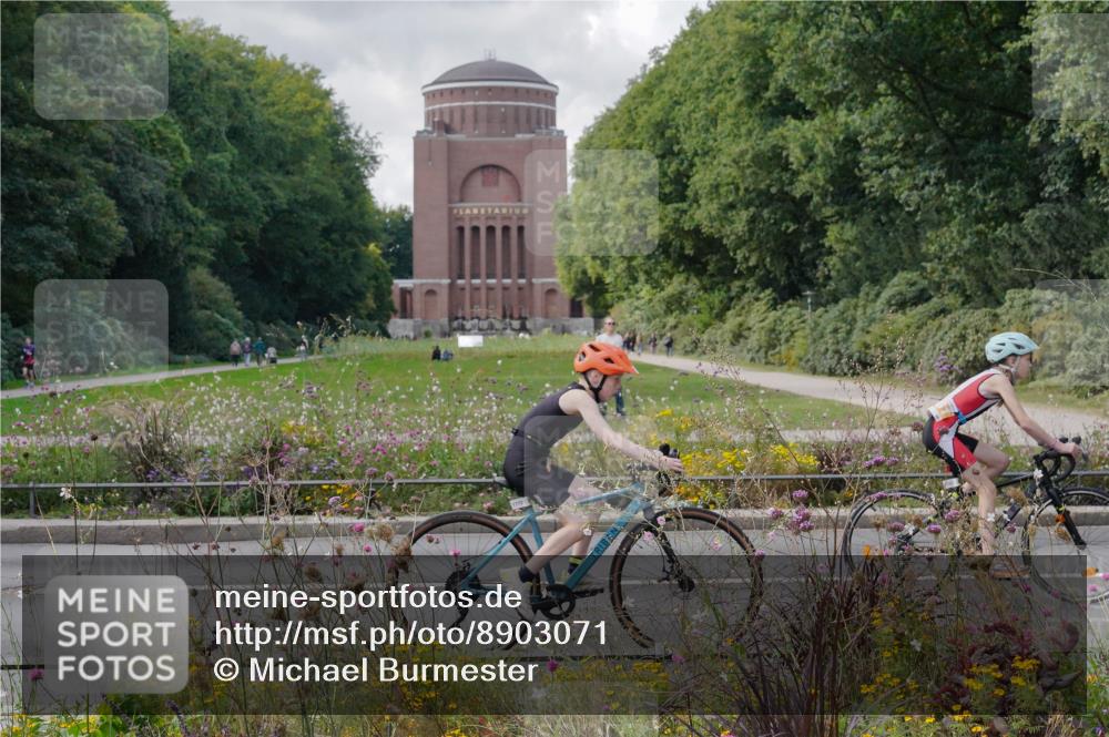 14.09.2025 - Stadtparktriathlon Michael Burmester http://msf.ph/oto/8903071 14.09.2025 14:26:02 Radfahren 1701, 1720, 1740, 1743, 1761, 1765, 1770, 1778, 1786, 1791 meine-sportfotos.de