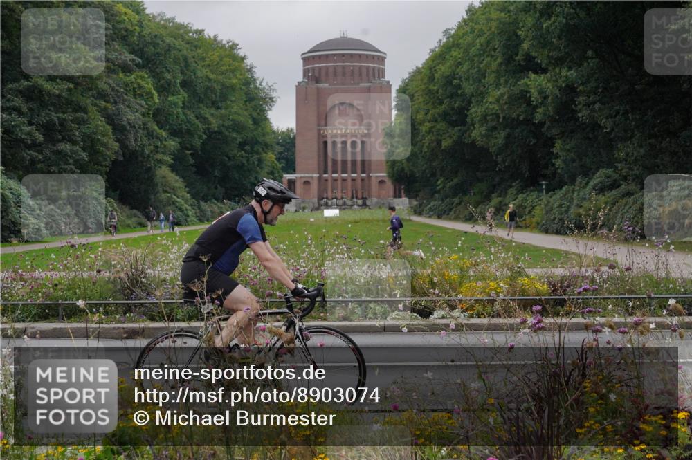 14.09.2025 - Stadtparktriathlon Michael Burmester http://msf.ph/oto/8903074 14.09.2025 10:08:46 Radfahren 550, 587, 593 meine-sportfotos.de