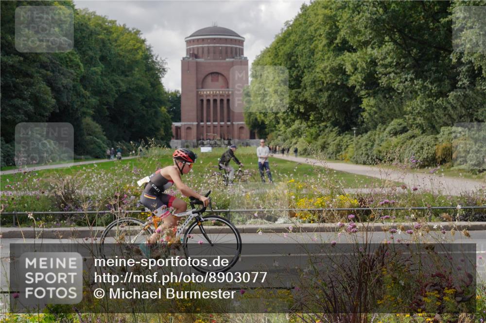 14.09.2025 - Stadtparktriathlon Michael Burmester http://msf.ph/oto/8903077 14.09.2025 14:26:09 Radfahren 1694, 1720, 1727, 1740, 1743, 1747, 1761, 1765, 1768, 1781 meine-sportfotos.de