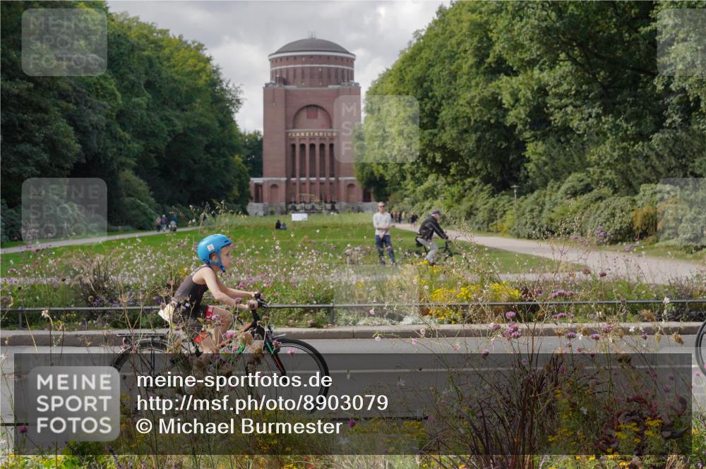14.09.2025 - Stadtparktriathlon Michael Burmester http://msf.ph/oto/8903079 14.09.2025 14:26:10 Radfahren 1694, 1720, 1727, 1740, 1743, 1747, 1761, 1765, 1768, 1781 meine-sportfotos.de