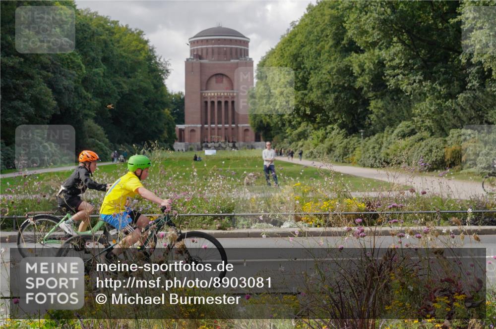 14.09.2025 - Stadtparktriathlon Michael Burmester http://msf.ph/oto/8903081 14.09.2025 14:26:11 Radfahren 1694, 1696, 1720, 1727, 1747, 1761, 1765, 1768, 1781 meine-sportfotos.de