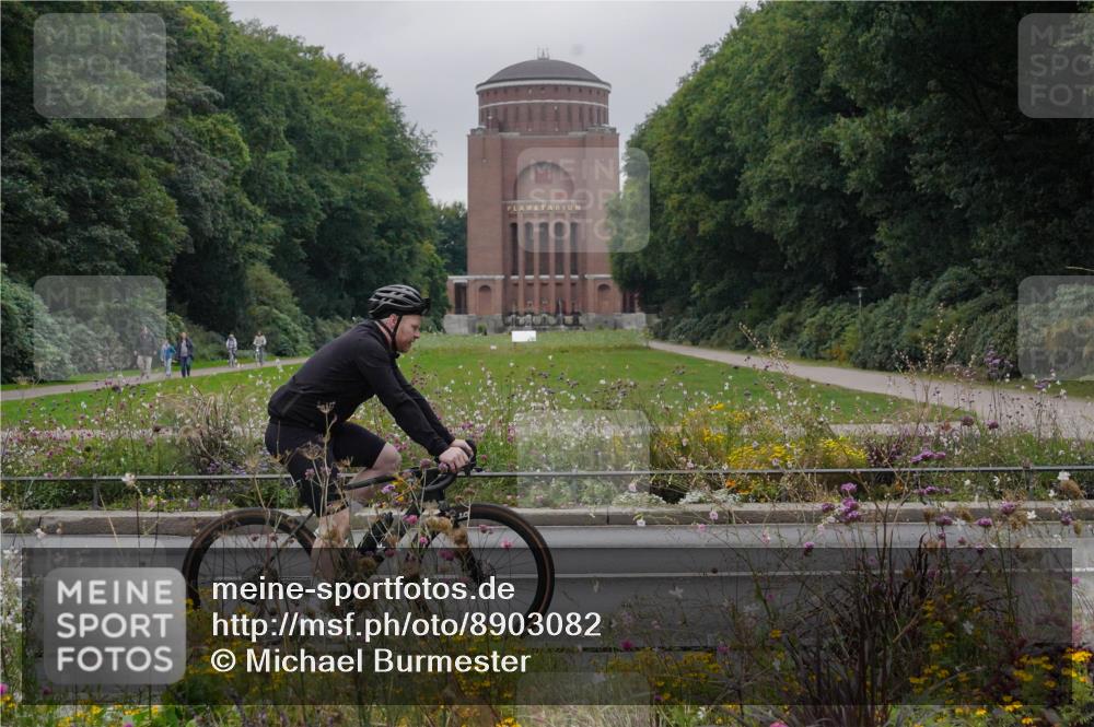 14.09.2025 - Stadtparktriathlon Michael Burmester http://msf.ph/oto/8903082 14.09.2025 10:09:02 Radfahren 576, 585, 614, 616 meine-sportfotos.de