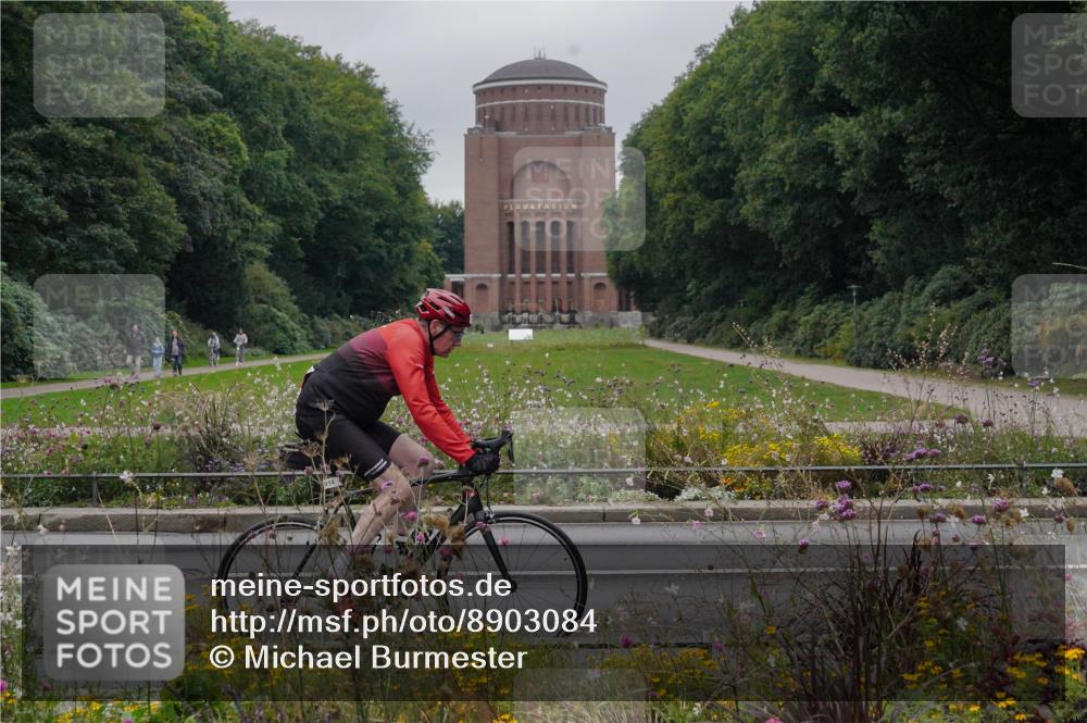 14.09.2025 - Stadtparktriathlon Michael Burmester http://msf.ph/oto/8903084 14.09.2025 10:09:04 Radfahren 576, 585, 614, 616 meine-sportfotos.de
