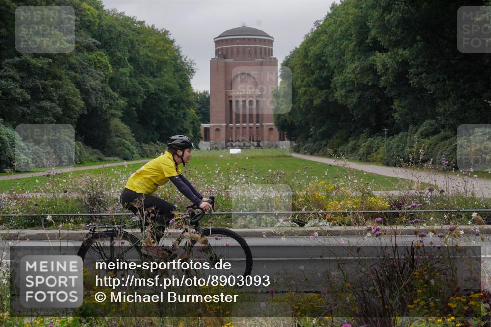 14.09.2025 - Stadtparktriathlon Michael Burmester http://msf.ph/oto/8903093 14.09.2025 10:09:25 Radfahren 555, 573, 597, 606 meine-sportfotos.de