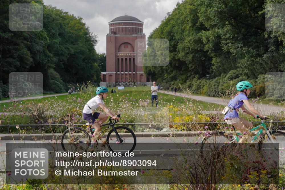 14.09.2025 - Stadtparktriathlon Michael Burmester http://msf.ph/oto/8903094 14.09.2025 14:26:23 Radfahren 1696, 1698, 1699, 1722, 1744, 1754, 1804, 1865 meine-sportfotos.de