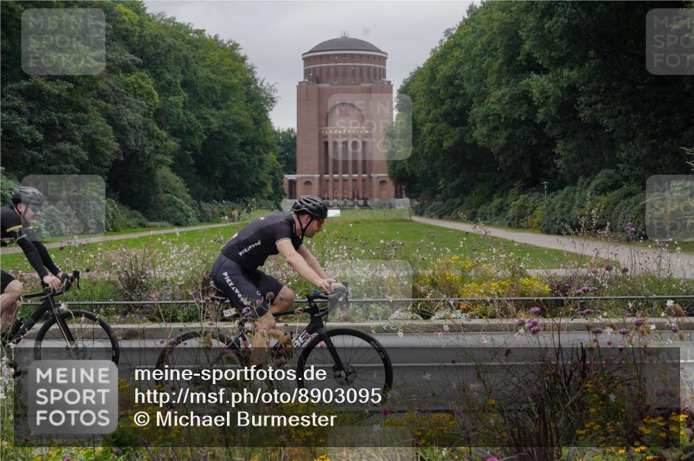 14.09.2025 - Stadtparktriathlon Michael Burmester http://msf.ph/oto/8903095 14.09.2025 10:09:30 Radfahren 555, 573, 583, 599, 606 meine-sportfotos.de