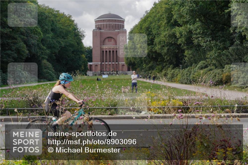 14.09.2025 - Stadtparktriathlon Michael Burmester http://msf.ph/oto/8903096 14.09.2025 14:26:25 Radfahren 1696, 1698, 1699, 1722, 1744, 1751, 1754, 1804, 1865 meine-sportfotos.de