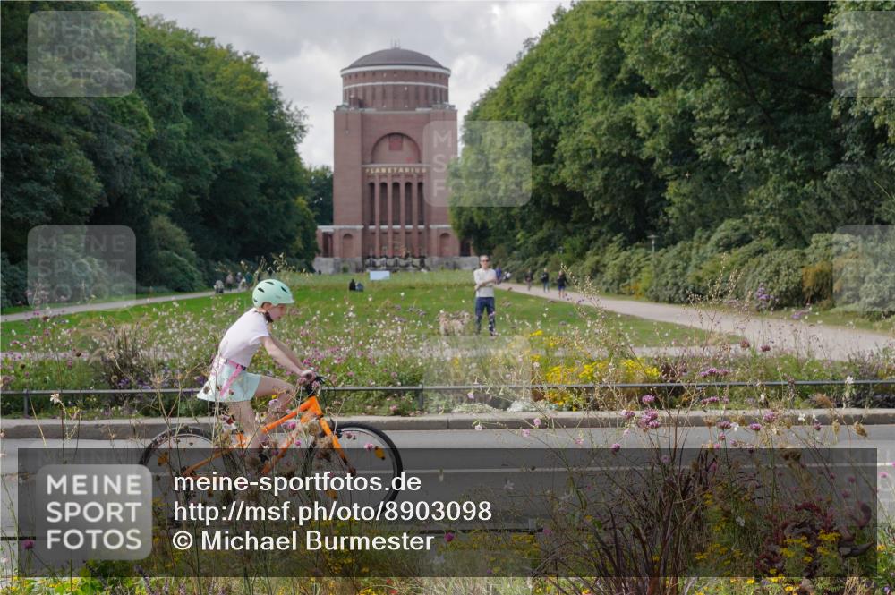 14.09.2025 - Stadtparktriathlon Michael Burmester http://msf.ph/oto/8903098 14.09.2025 14:26:26 Radfahren 1698, 1699, 1722, 1744, 1751, 1754, 1804, 1865 meine-sportfotos.de