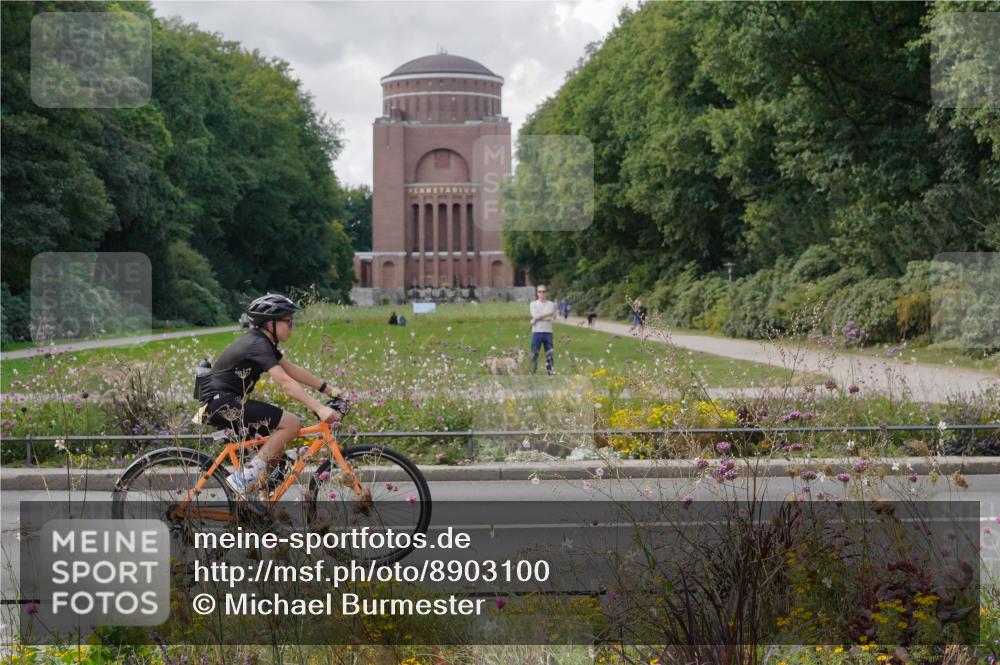 14.09.2025 - Stadtparktriathlon Michael Burmester http://msf.ph/oto/8903100 14.09.2025 14:26:32 Radfahren 1726, 1748, 1751, 1779, 1804 meine-sportfotos.de