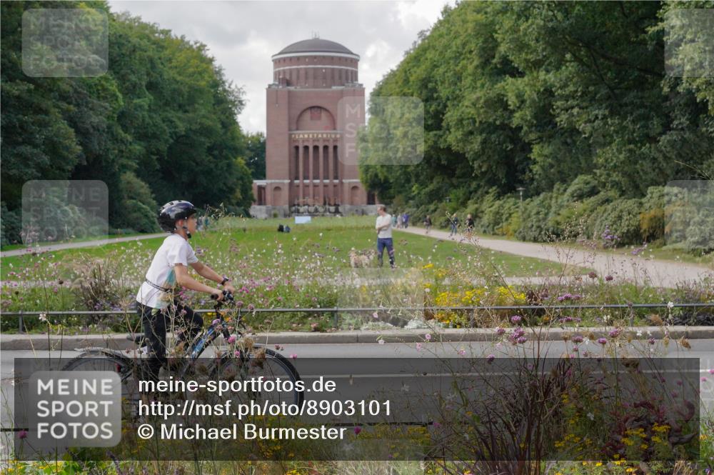 14.09.2025 - Stadtparktriathlon Michael Burmester http://msf.ph/oto/8903101 14.09.2025 14:26:35 Radfahren 1721, 1726, 1748, 1751, 1779 meine-sportfotos.de