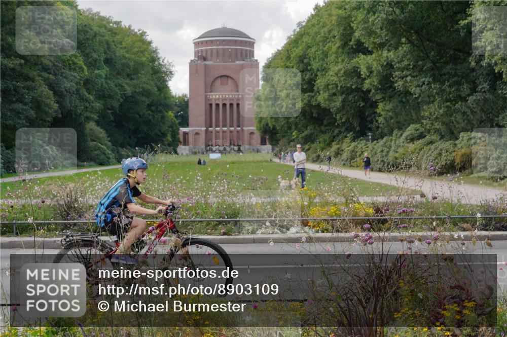 14.09.2025 - Stadtparktriathlon Michael Burmester http://msf.ph/oto/8903109 14.09.2025 14:26:46 Radfahren 1715, 1721, 1726, 1750, 1757, 1773 meine-sportfotos.de