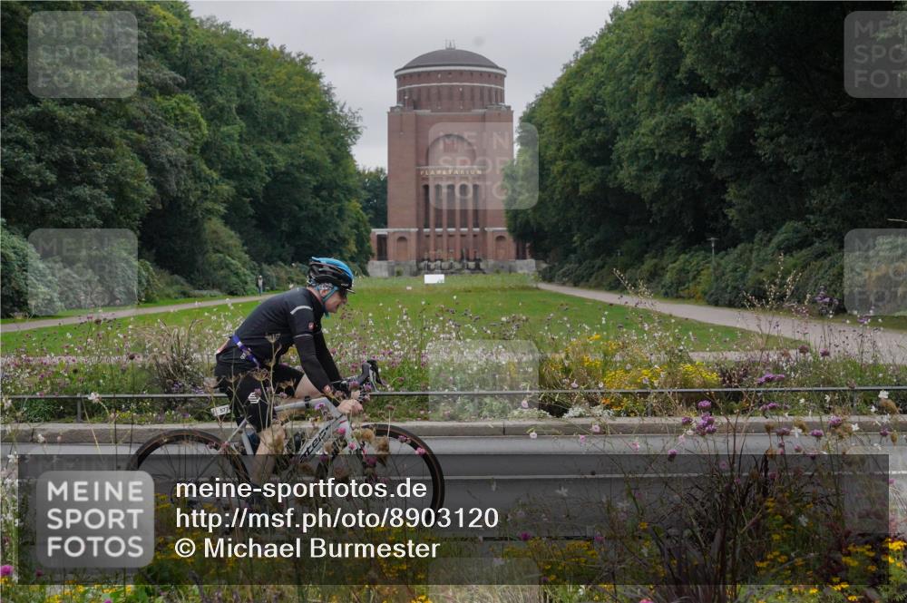 14.09.2025 - Stadtparktriathlon Michael Burmester http://msf.ph/oto/8903120 14.09.2025 10:10:25 Radfahren 561, 577, 594 meine-sportfotos.de