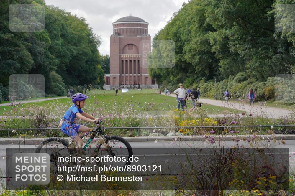 14.09.2025 - Stadtparktriathlon Michael Burmester http://msf.ph/oto/8903121 14.09.2025 14:27:19 Radfahren 1712, 1749 meine-sportfotos.de