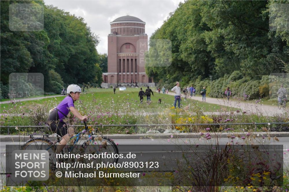 14.09.2025 - Stadtparktriathlon Michael Burmester http://msf.ph/oto/8903123 14.09.2025 14:27:25 Radfahren 1712, 1749, 1787 meine-sportfotos.de