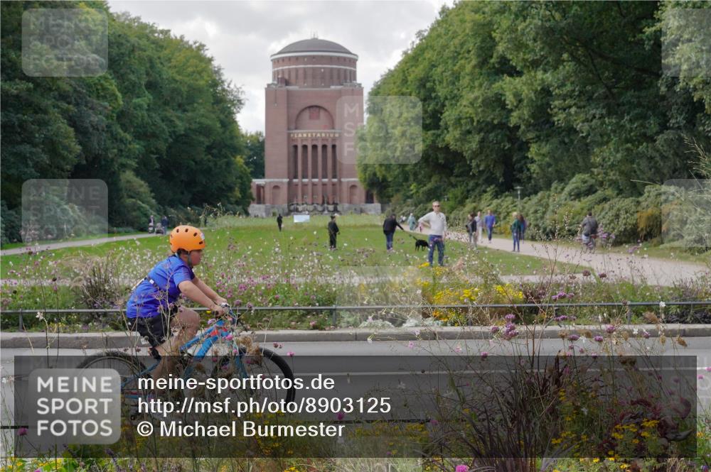 14.09.2025 - Stadtparktriathlon Michael Burmester http://msf.ph/oto/8903125 14.09.2025 14:27:32 Radfahren 1712, 1787 meine-sportfotos.de