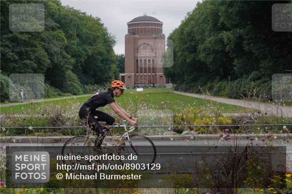 14.09.2025 - Stadtparktriathlon Michael Burmester http://msf.ph/oto/8903129 14.09.2025 10:11:05 Radfahren 530, 574 meine-sportfotos.de