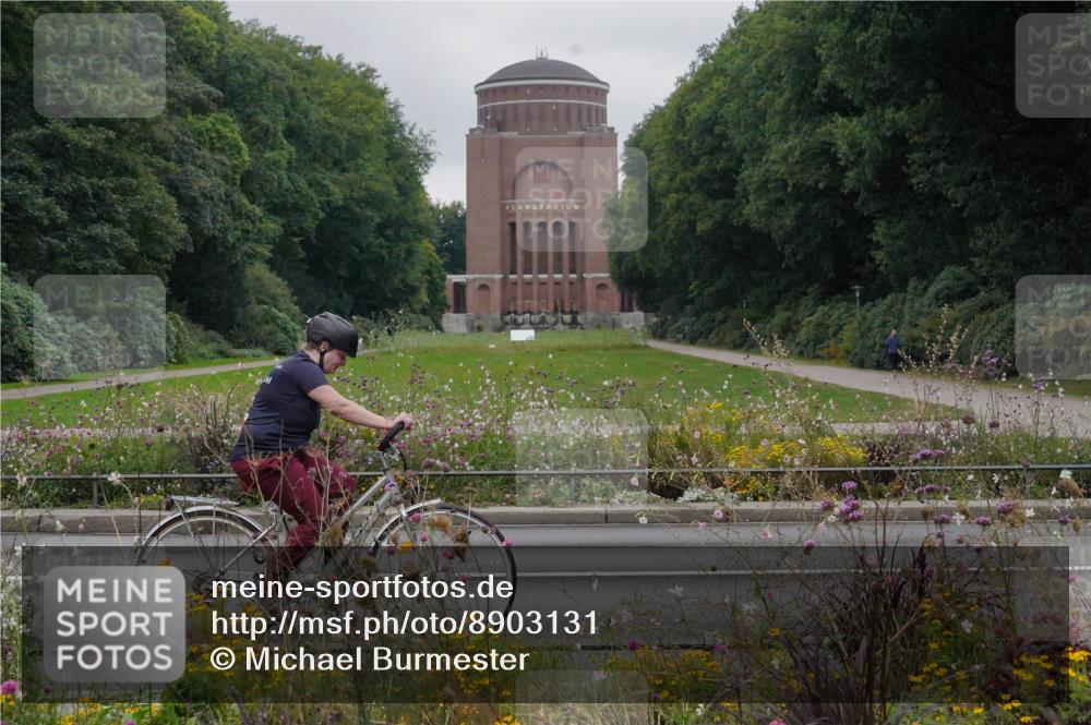 14.09.2025 - Stadtparktriathlon Michael Burmester http://msf.ph/oto/8903131 14.09.2025 10:11:15 Radfahren 528, 533, 568 meine-sportfotos.de