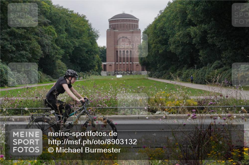 14.09.2025 - Stadtparktriathlon Michael Burmester http://msf.ph/oto/8903132 14.09.2025 10:11:20 Radfahren 528, 533, 568 meine-sportfotos.de