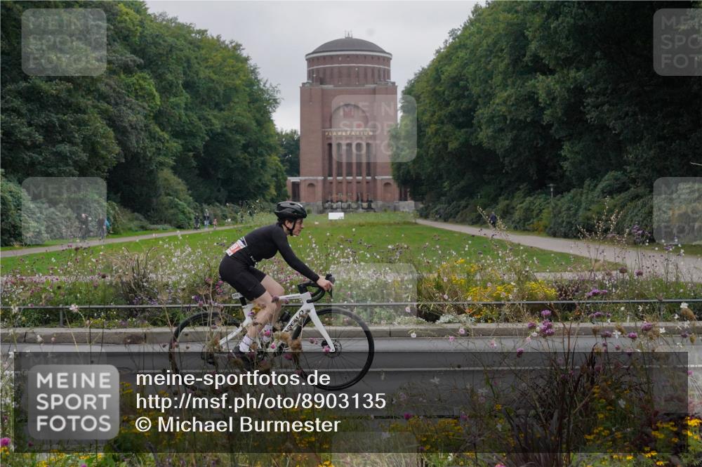 14.09.2025 - Stadtparktriathlon Michael Burmester http://msf.ph/oto/8903135 14.09.2025 10:11:31 Radfahren 532, 534, 565, 589, 596 meine-sportfotos.de
