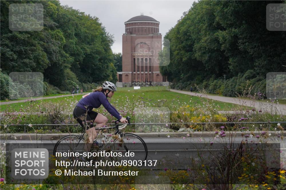 14.09.2025 - Stadtparktriathlon Michael Burmester http://msf.ph/oto/8903137 14.09.2025 10:11:37 Radfahren 532, 534, 565 meine-sportfotos.de