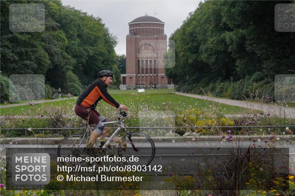 14.09.2025 - Stadtparktriathlon Michael Burmester http://msf.ph/oto/8903142 14.09.2025 10:11:56 Radfahren 539, 549, 558, 611 meine-sportfotos.de