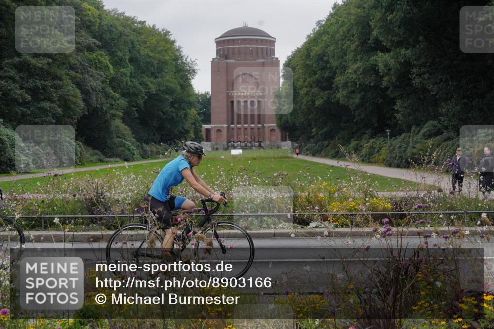 14.09.2025 - Stadtparktriathlon Michael Burmester http://msf.ph/oto/8903166 14.09.2025 10:14:32 Radfahren 511, 517, 590 meine-sportfotos.de