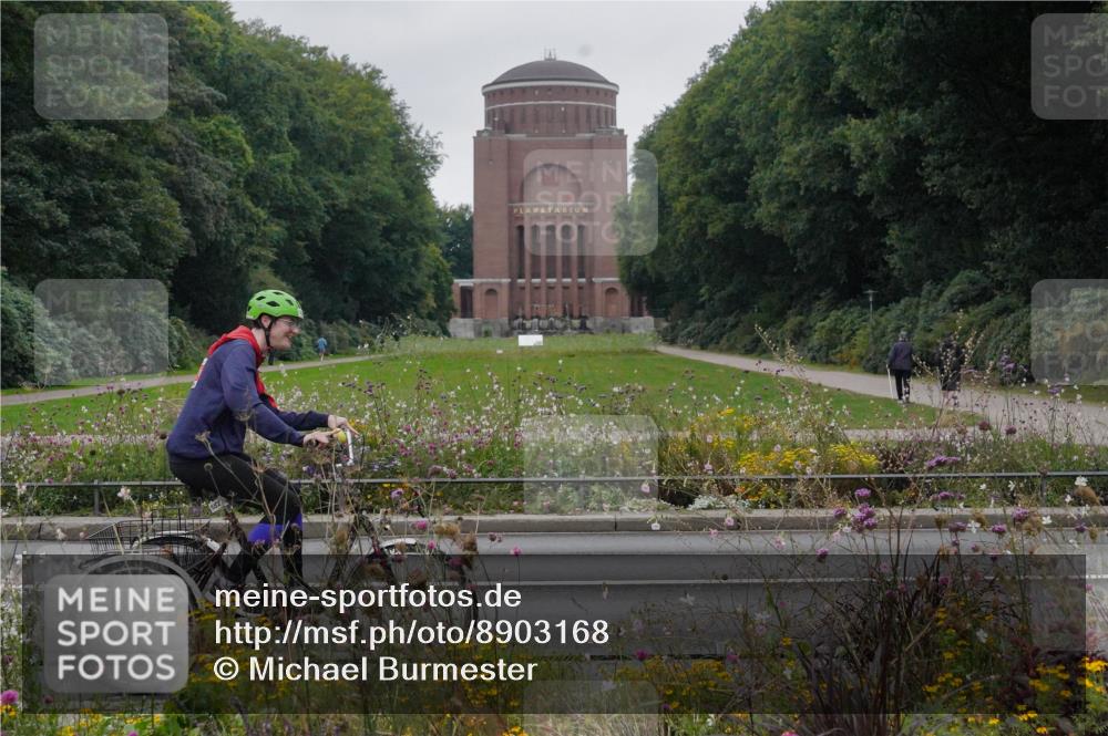 14.09.2025 - Stadtparktriathlon Michael Burmester http://msf.ph/oto/8903168 14.09.2025 10:14:51 Radfahren 536, 582, 584 meine-sportfotos.de