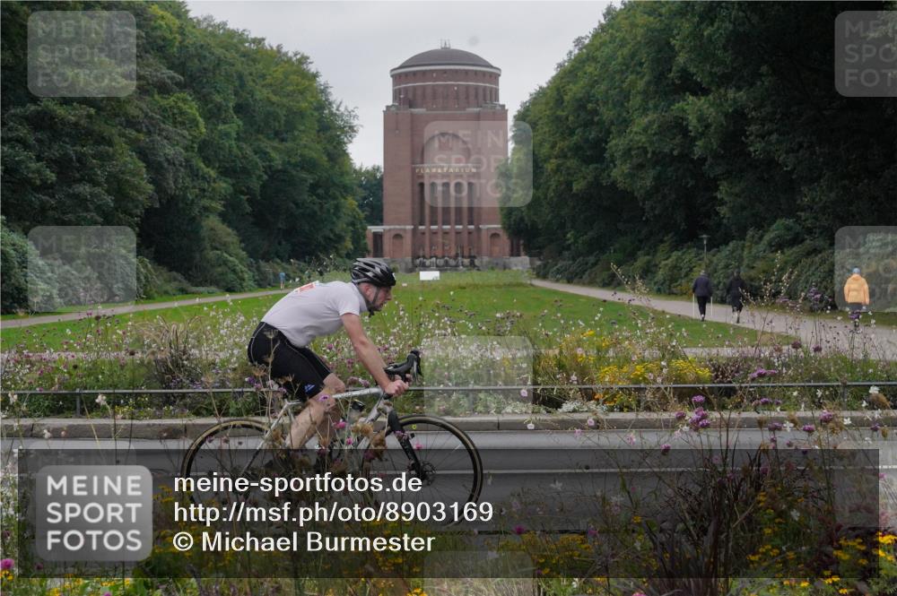 14.09.2025 - Stadtparktriathlon Michael Burmester http://msf.ph/oto/8903169 14.09.2025 10:14:54 Radfahren 536, 582, 584, 717 meine-sportfotos.de