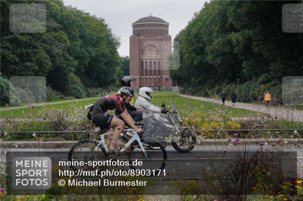 14.09.2025 - Stadtparktriathlon Michael Burmester http://msf.ph/oto/8903171 14.09.2025 10:15:01 Radfahren 536, 541, 575, 604, 717 meine-sportfotos.de