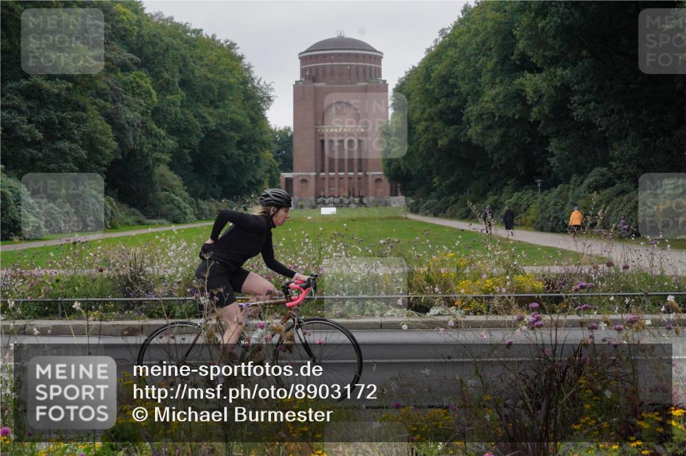 14.09.2025 - Stadtparktriathlon Michael Burmester http://msf.ph/oto/8903172 14.09.2025 10:15:06 Radfahren 541, 575, 593, 597, 604, 605, 717 meine-sportfotos.de