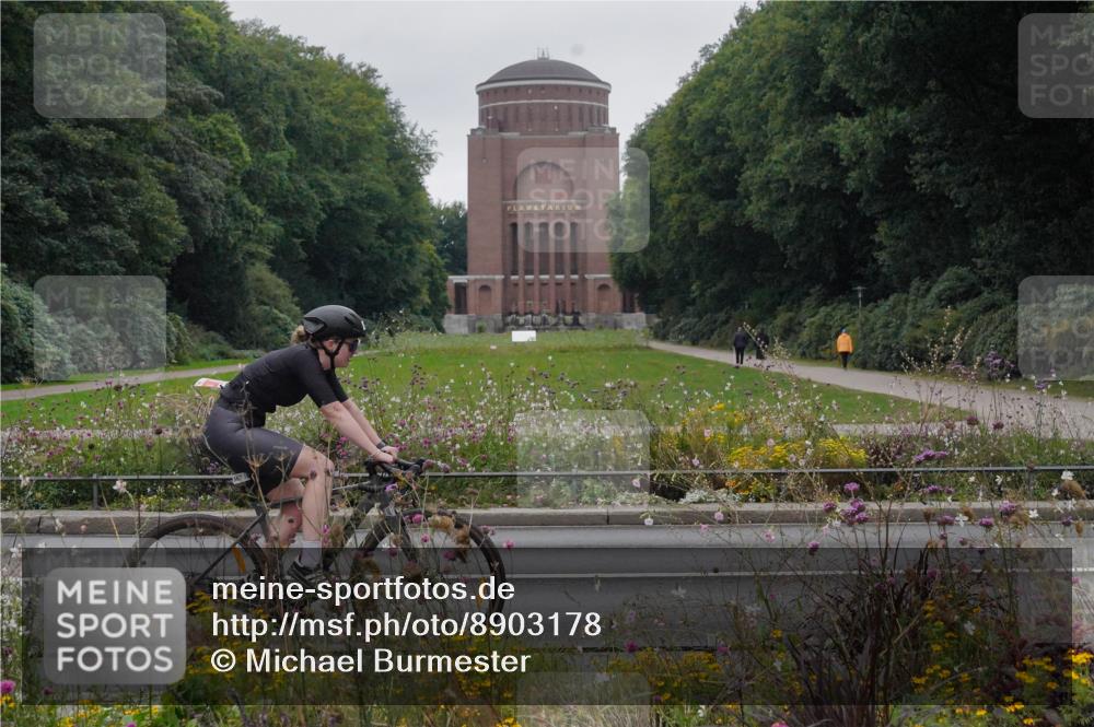 14.09.2025 - Stadtparktriathlon Michael Burmester http://msf.ph/oto/8903178 14.09.2025 10:15:16 Radfahren 567, 593, 597, 605 meine-sportfotos.de