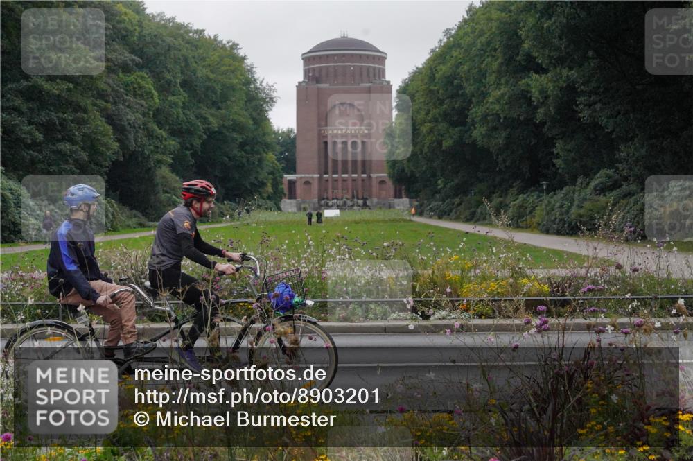 14.09.2025 - Stadtparktriathlon Michael Burmester http://msf.ph/oto/8903201 14.09.2025 10:16:47 Radfahren 535, 585, 588, 594, 614 meine-sportfotos.de
