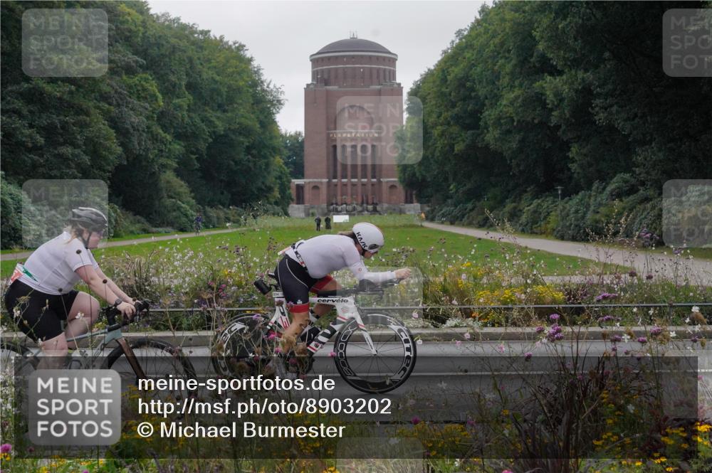 14.09.2025 - Stadtparktriathlon Michael Burmester http://msf.ph/oto/8903202 14.09.2025 10:16:55 Radfahren 535, 576, 594 meine-sportfotos.de