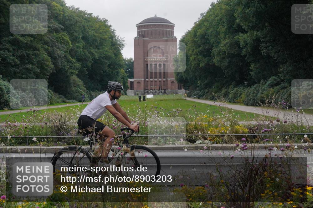 14.09.2025 - Stadtparktriathlon Michael Burmester http://msf.ph/oto/8903203 14.09.2025 10:16:56 Radfahren 535, 576, 594 meine-sportfotos.de