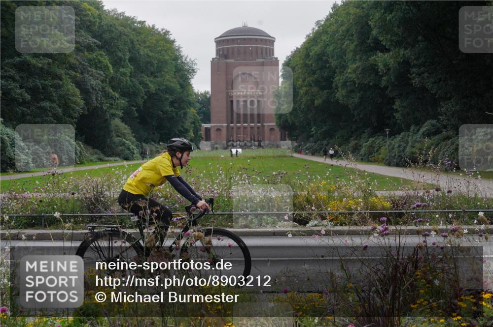 14.09.2025 - Stadtparktriathlon Michael Burmester http://msf.ph/oto/8903212 14.09.2025 10:18:02 Radfahren 523, 606, 676, 718 meine-sportfotos.de