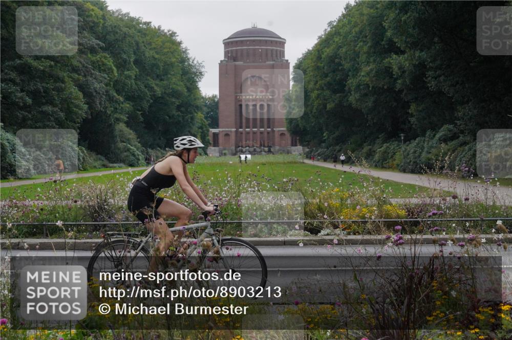 14.09.2025 - Stadtparktriathlon Michael Burmester http://msf.ph/oto/8903213 14.09.2025 10:18:03 Radfahren 602, 606, 664, 676, 718 meine-sportfotos.de