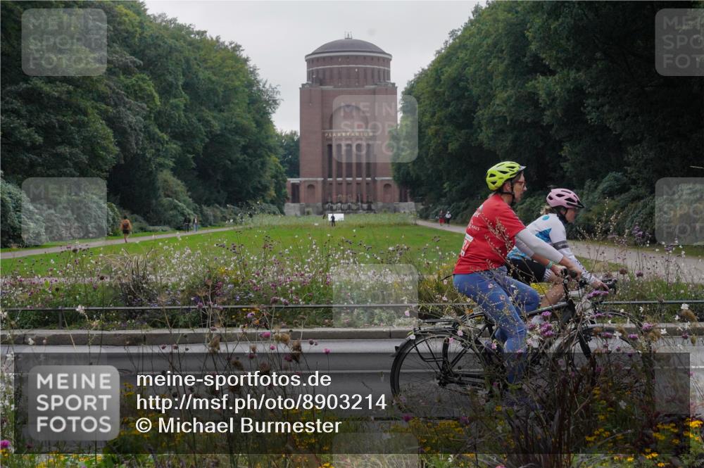 14.09.2025 - Stadtparktriathlon Michael Burmester http://msf.ph/oto/8903214 14.09.2025 10:18:11 Radfahren 602, 664, 674, 718 meine-sportfotos.de