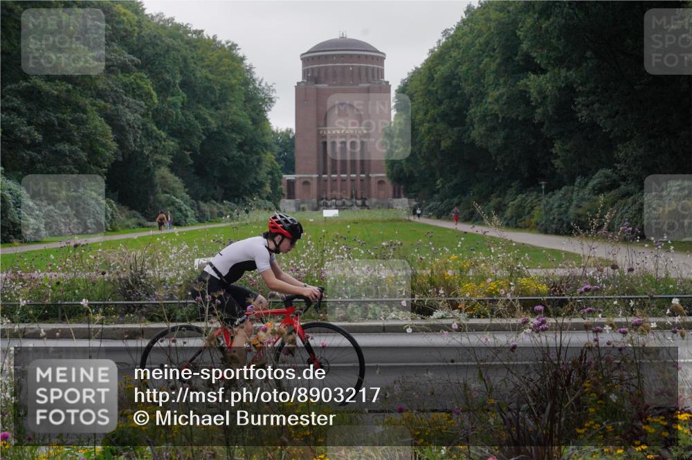 14.09.2025 - Stadtparktriathlon Michael Burmester http://msf.ph/oto/8903217 14.09.2025 10:18:22 Radfahren 564, 583, 662 meine-sportfotos.de