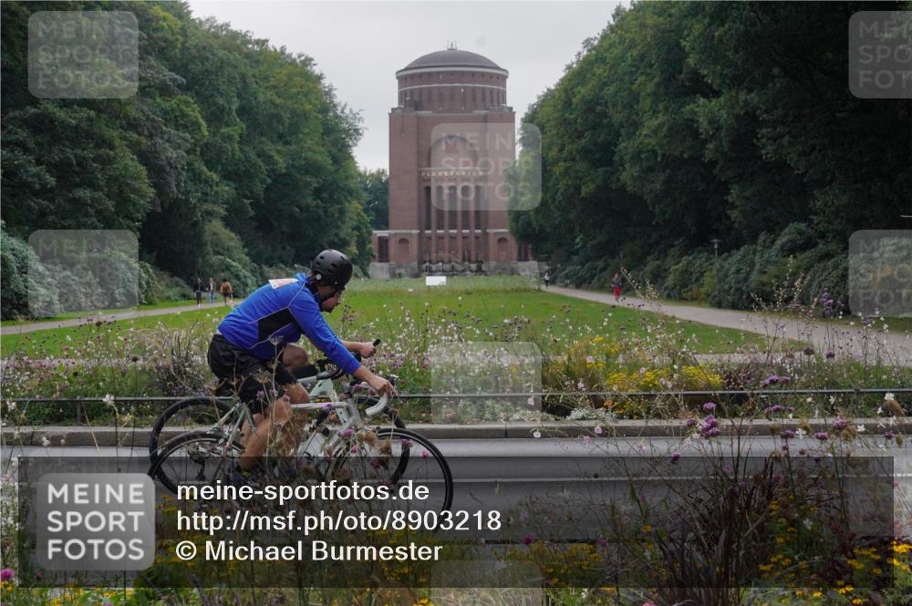 14.09.2025 - Stadtparktriathlon Michael Burmester http://msf.ph/oto/8903218 14.09.2025 10:18:25 Radfahren 518, 561, 564, 583, 662 meine-sportfotos.de