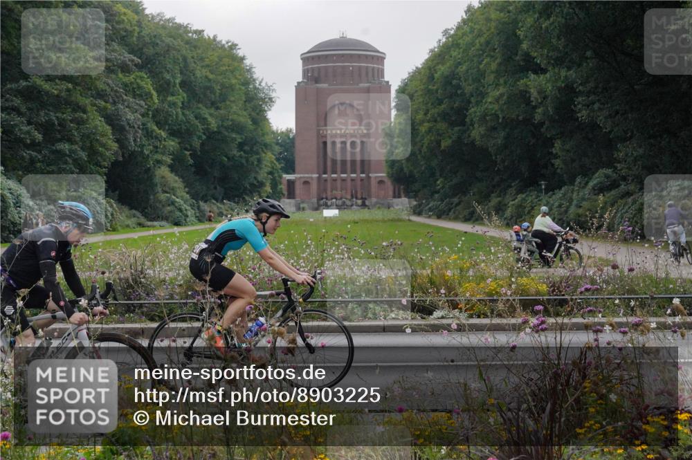 14.09.2025 - Stadtparktriathlon Michael Burmester http://msf.ph/oto/8903225 14.09.2025 10:18:54 Radfahren 514, 577, 659 meine-sportfotos.de