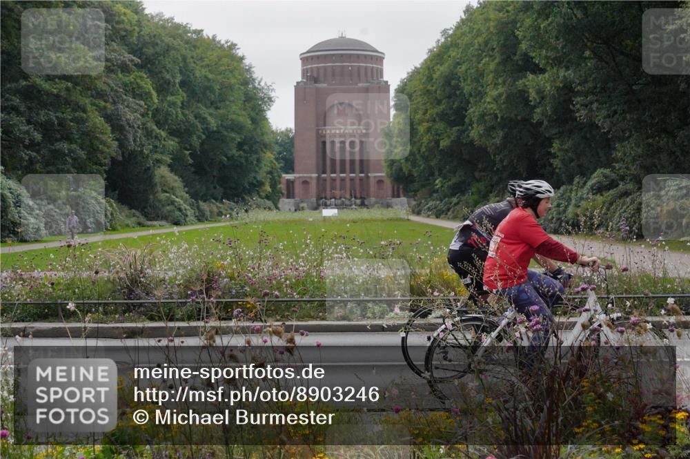 14.09.2025 - Stadtparktriathlon Michael Burmester http://msf.ph/oto/8903246 14.09.2025 10:20:21 Radfahren 565, 599 meine-sportfotos.de