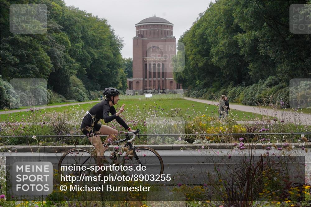 14.09.2025 - Stadtparktriathlon Michael Burmester http://msf.ph/oto/8903255 14.09.2025 10:20:55 Radfahren 515, 610, 619, 694, 720 meine-sportfotos.de