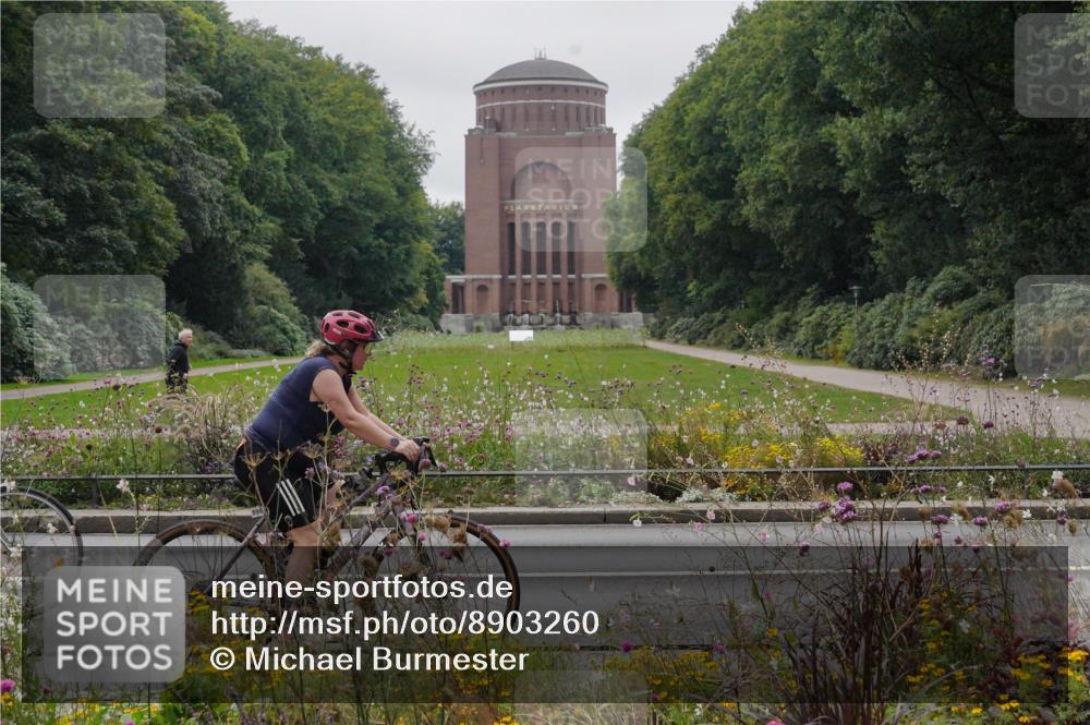 14.09.2025 - Stadtparktriathlon Michael Burmester http://msf.ph/oto/8903260 14.09.2025 10:21:08 Radfahren 533, 566, 596, 637, 648 meine-sportfotos.de