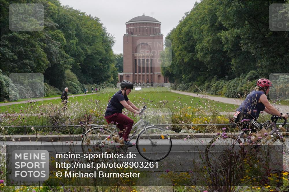 14.09.2025 - Stadtparktriathlon Michael Burmester http://msf.ph/oto/8903261 14.09.2025 10:21:09 Radfahren 533, 566, 596, 637, 648 meine-sportfotos.de